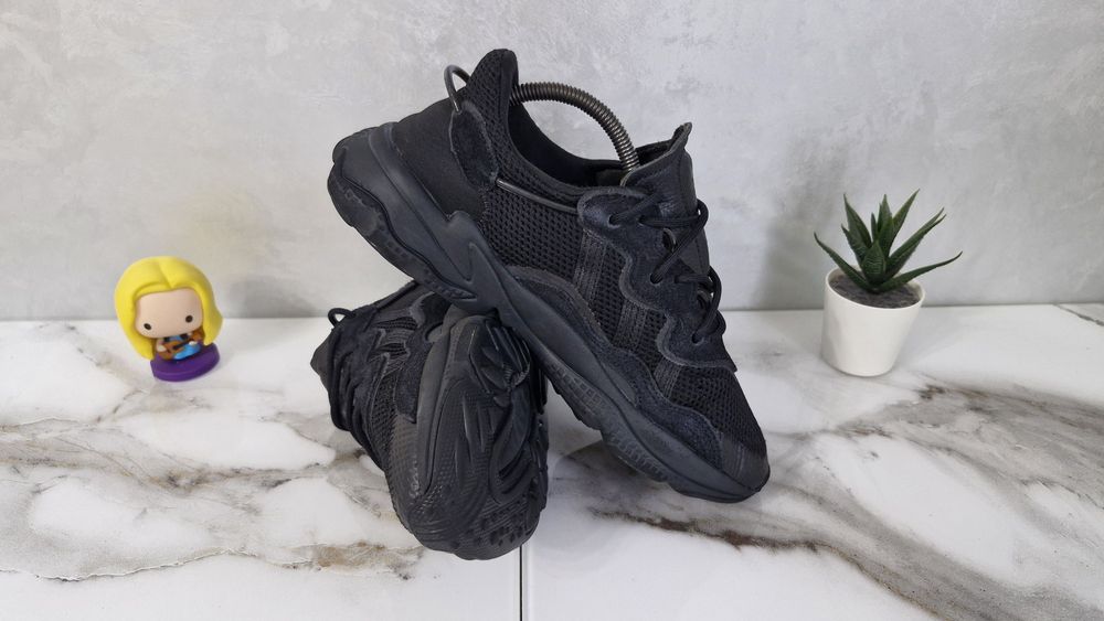 Кросівки Adidas Ozweego.Розмір 39