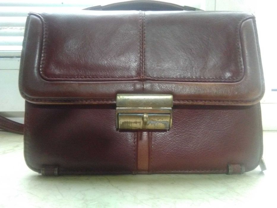 Барсетка кожаная с ключем в отличном состоянии