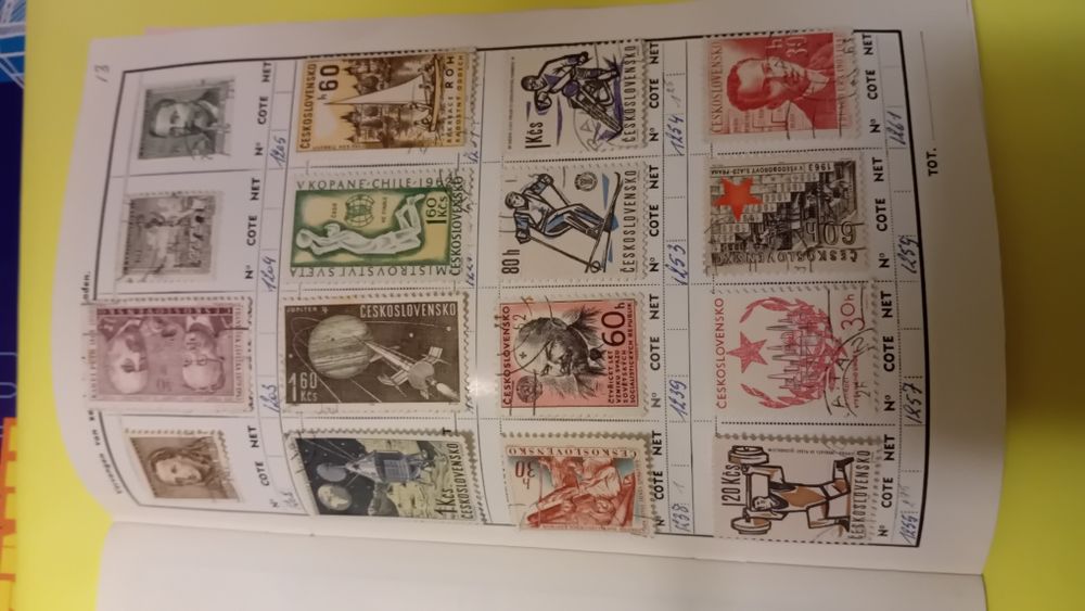 Znaczki Czechosłowacji 16 stron ze znaczkami Cena za całość