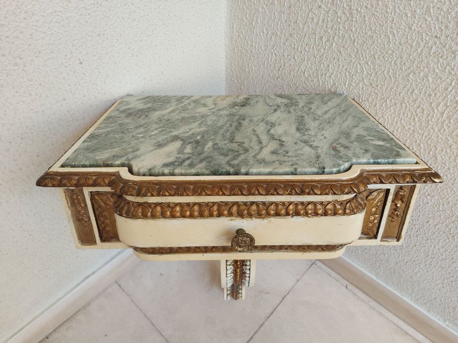 Mesinha de parede com gaveta