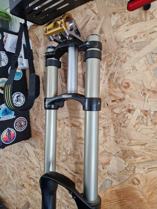 Suspensão rock shox boxxer