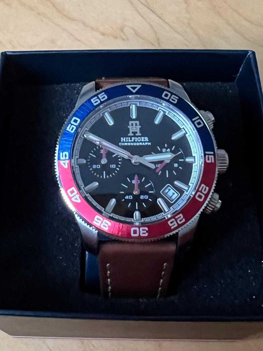 Zegarek Tommy Hilfiger TH85 ze skórzanym paskiem