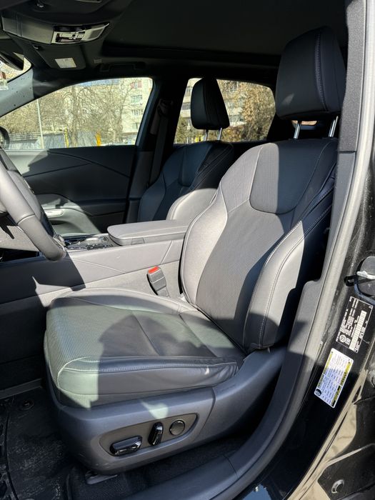 Продаж LEXUS RX 350h AWD