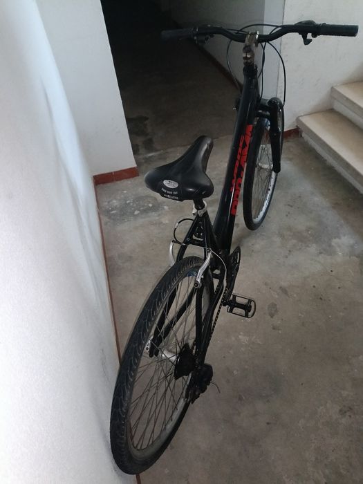 75€ bicicleta de alumínio roda 26 pegar e andar  suspensão e mudanças