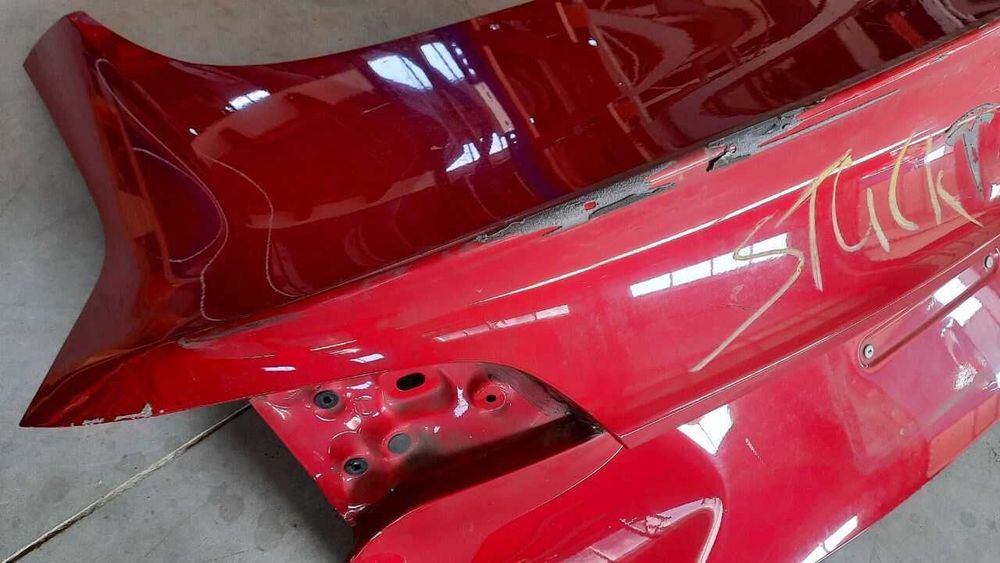 Кришка багажника ляда дефект Tesla Model 3