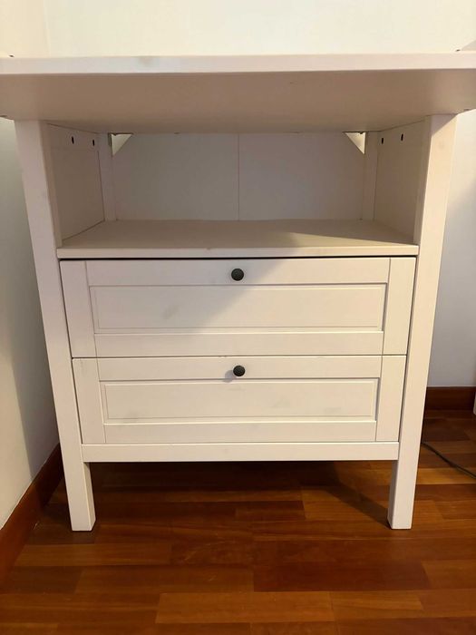 Quarto de bebé IKEA SUNDVIK — berço + colchão + trocador