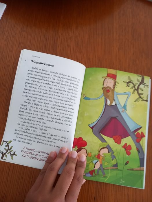 Livro "O Gigante Egoísta e o Príncipe Feliz"