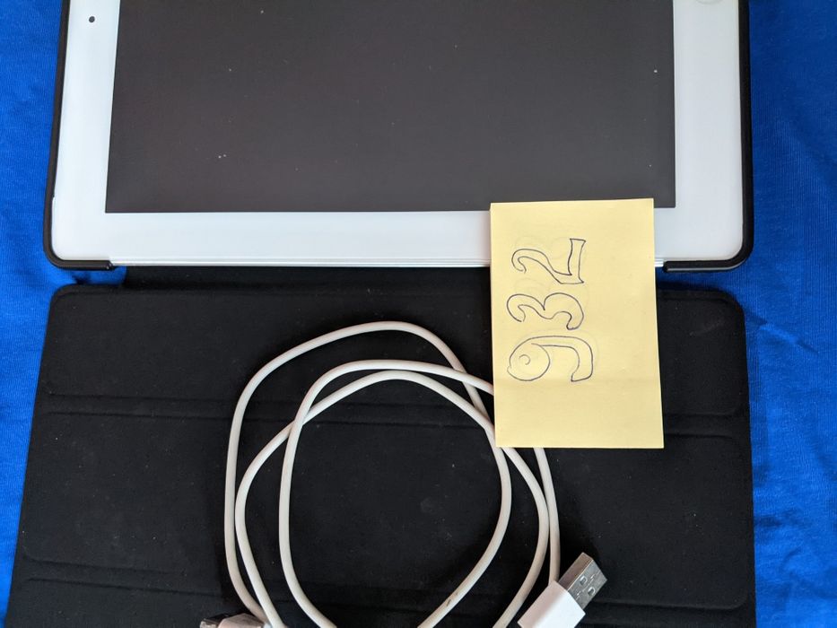 Планшет б/у iPad.