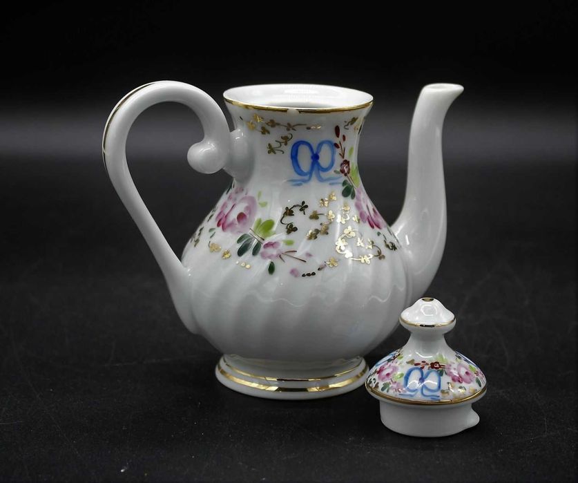 Bule em porcelana lacinhos da Vista Alegre