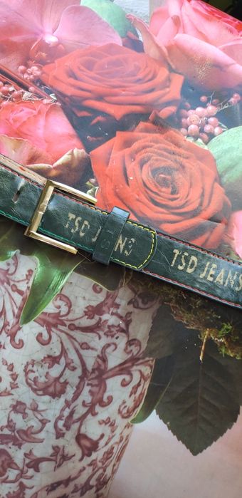 Ремень изумрудного цвета на брюки, джинсы.