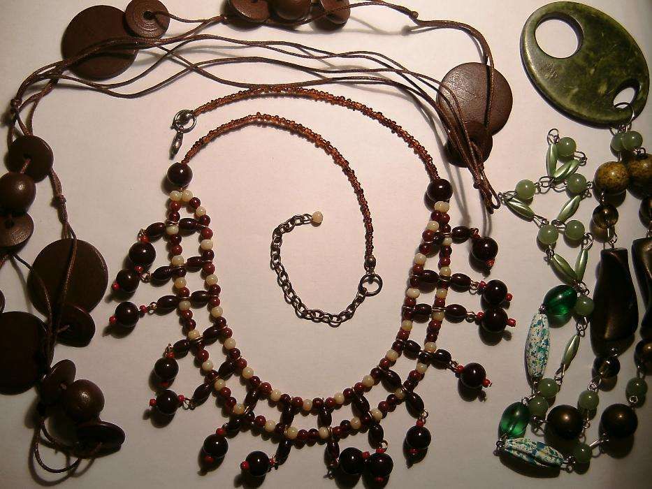 Біжутерія різна кольє, каблучка.