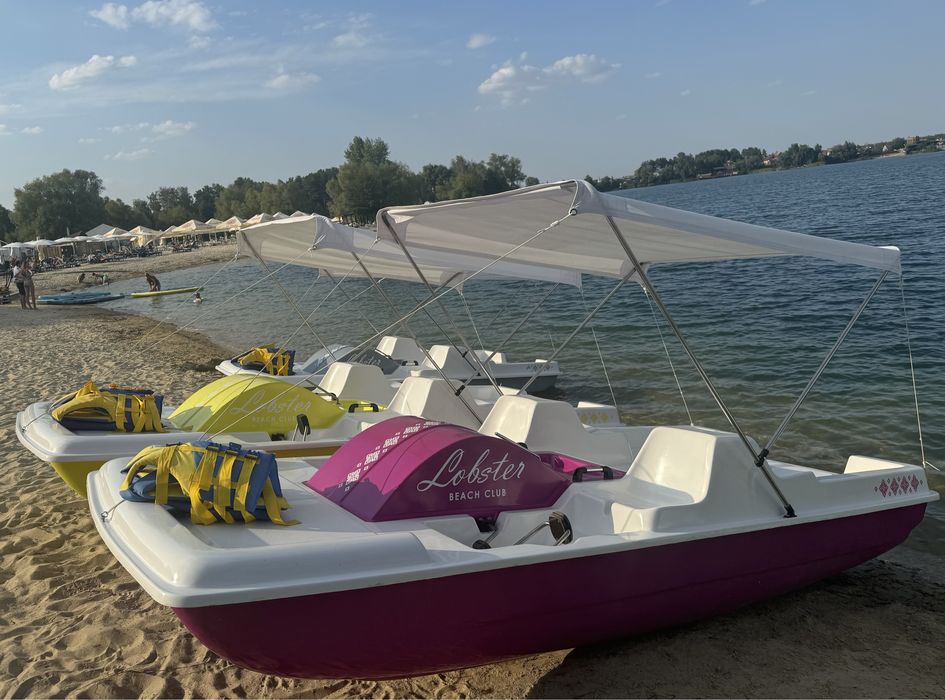 Катамарани з тентом