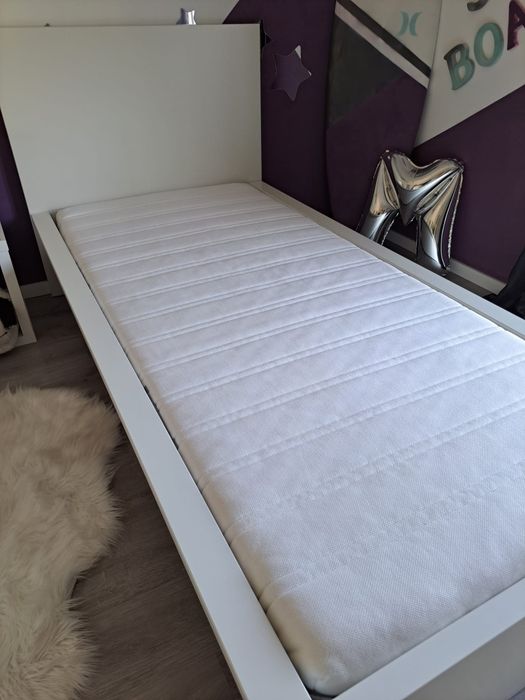 Cama MALM com 2 gavetas arrumação