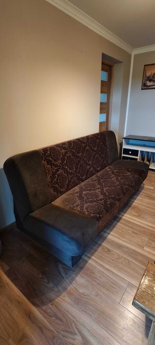 Kanapa rozkładana brązowa, stan bdb