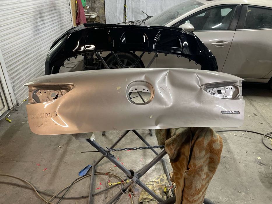 Крышка (ляда) багажника Mazda 3
