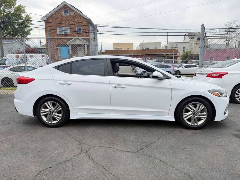 Hyundai Elantra Sport      2017