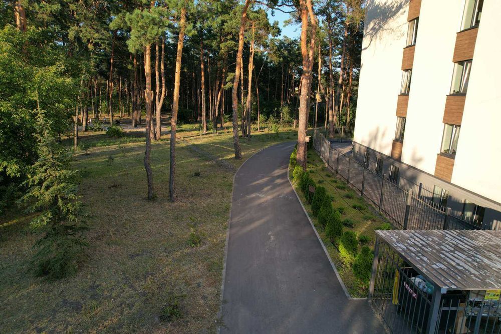 Продам  квартиру 66м.кв Киев метро Лесная Быковня Броварской прп