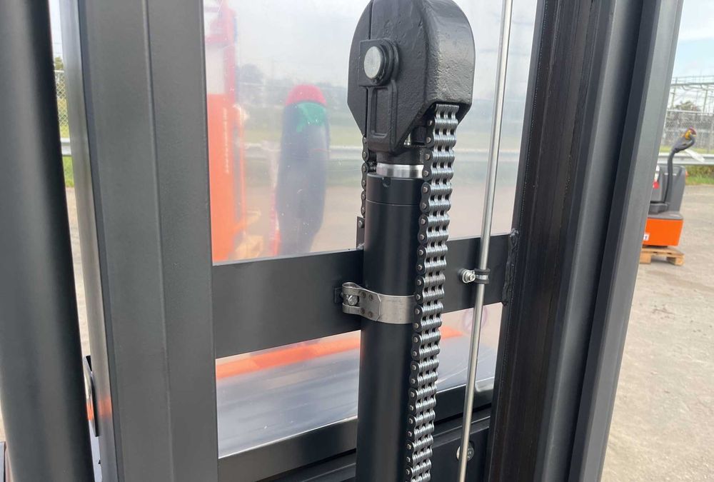 Електроштабелер 1,6 т DOOSAN BSL16N електричний