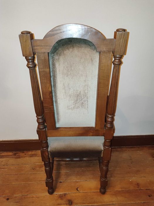 Cadeirão Poltrona em madeira e tecido veludo