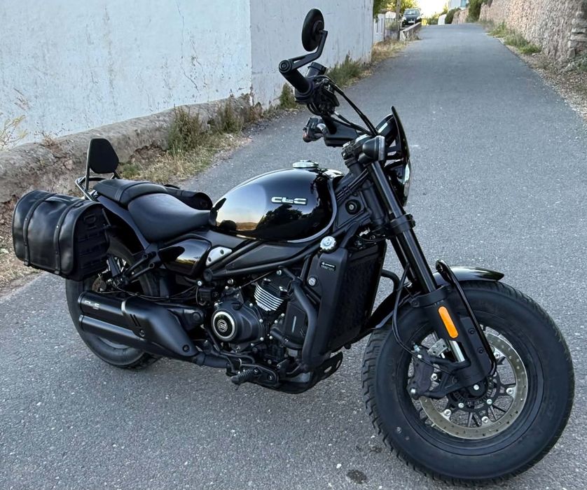 Moto com 2 anos garatiae muitos acessórios  extra