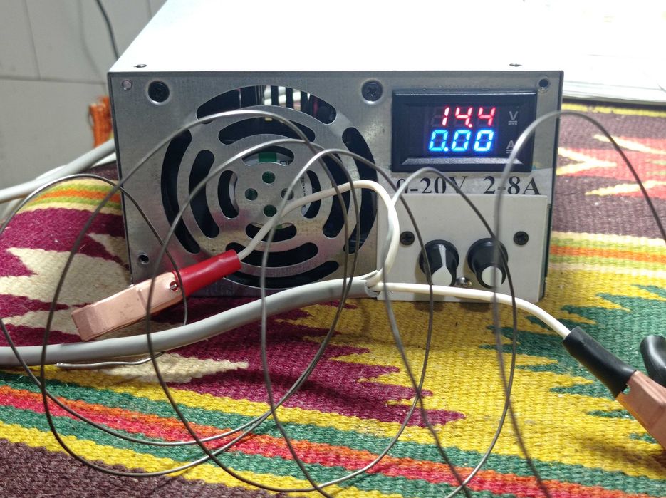 Зарядний пристрій