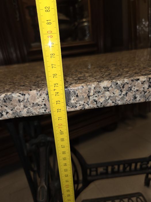 Mesa com pés de máquina singer