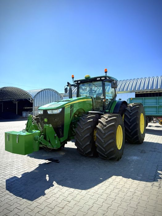 Трактор John Deere 8320R