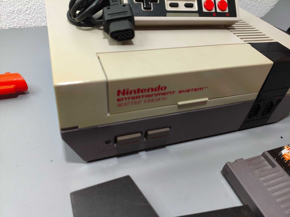 Nintendo Nes + Zapper e jogo Duckhunt & Mario
