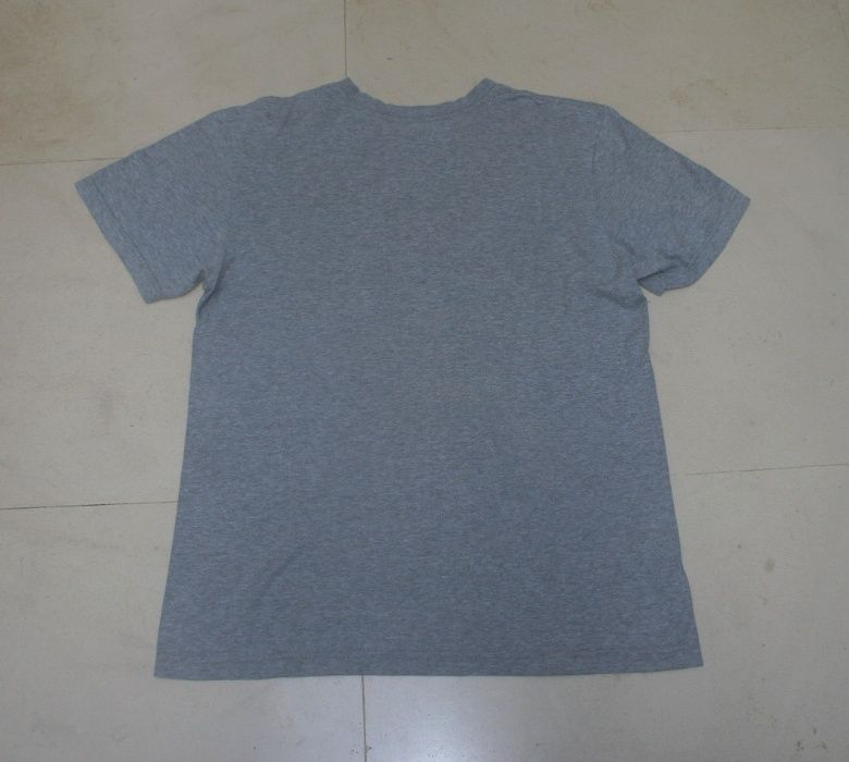 T-shirt Nike cinzenta