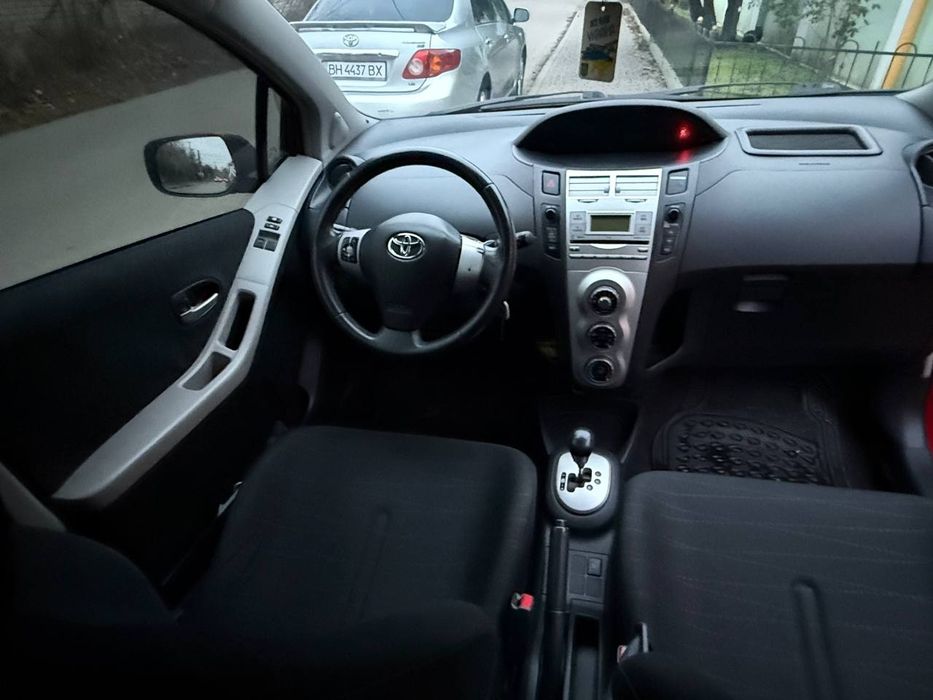 Продам  Toyota Yaris АВТОМАТ Газ-Бензин