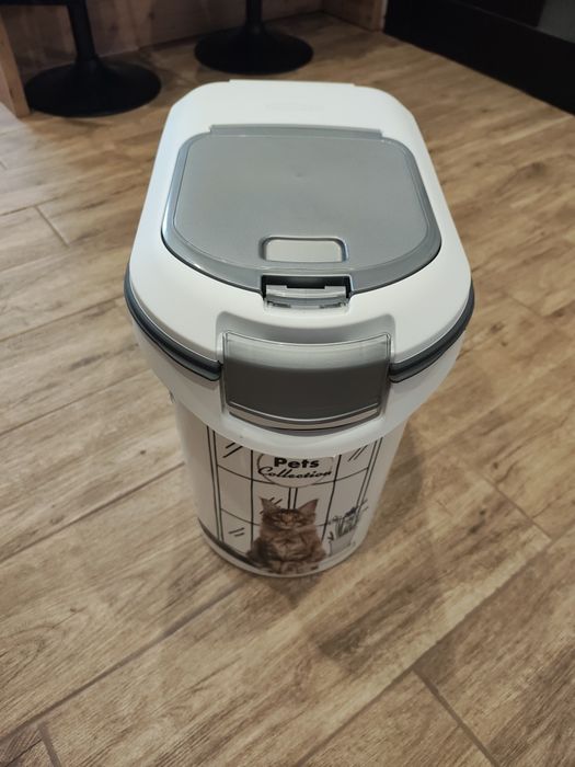 Pojemnik na suchy pokarm dla kotów 35L/12 kg