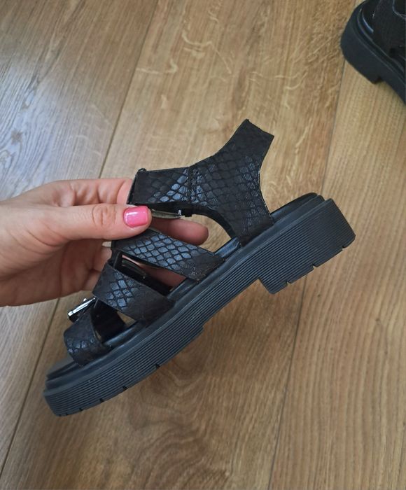Чёрные босоножки для девочки