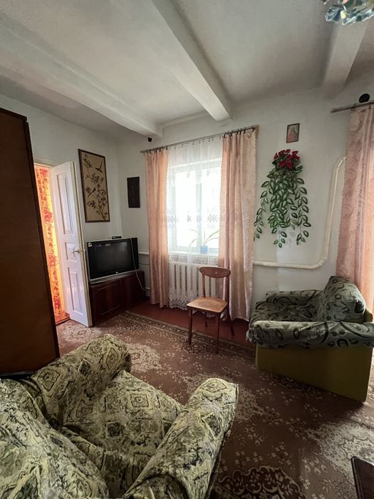 Ексклюзив.Продам хороший  будинок зі зручностями на жилій вулиці Узина