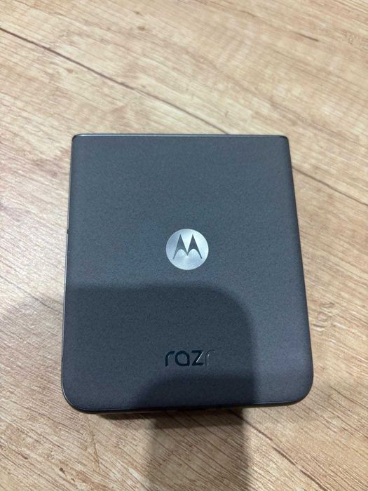 Motorola Razr 50 gwarancja 2027