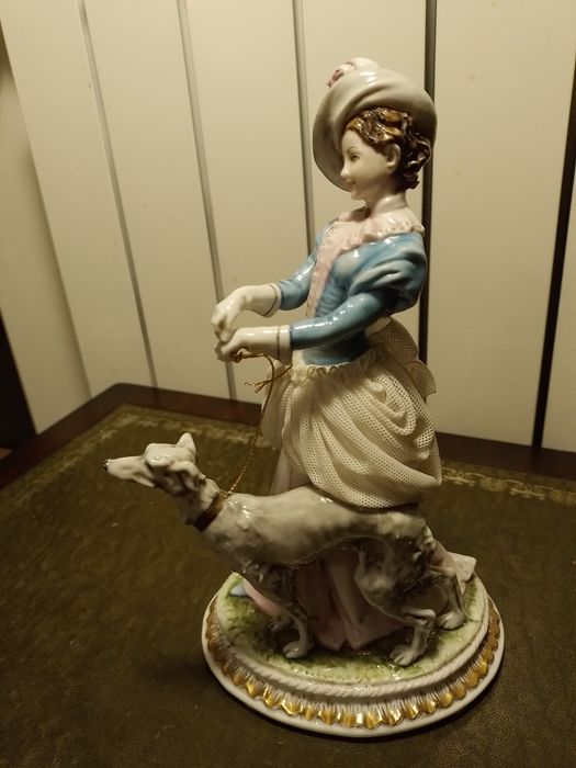 Estatueta em porcelana Tiche