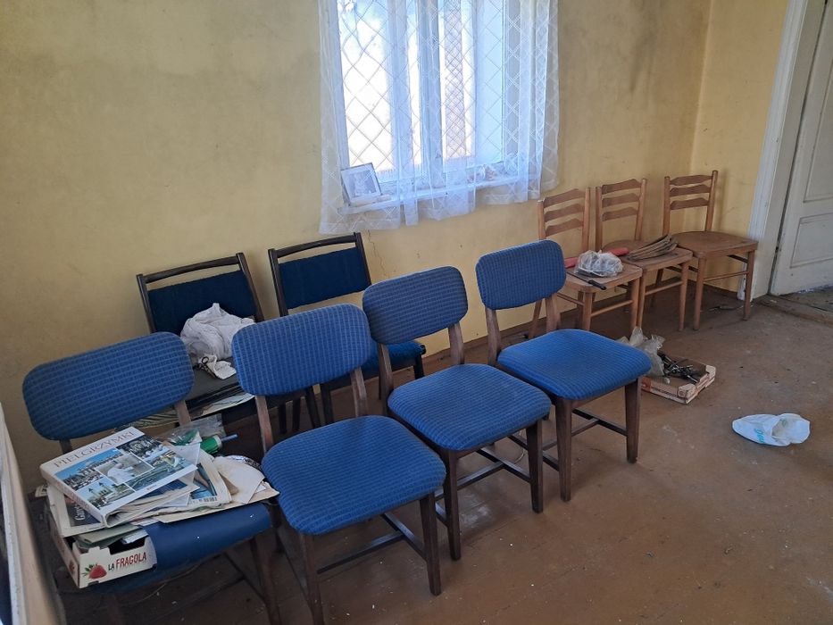 Krzesła niebieskie solidne