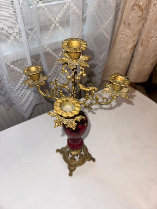 Zabytkowy świecznik z mosiądzu