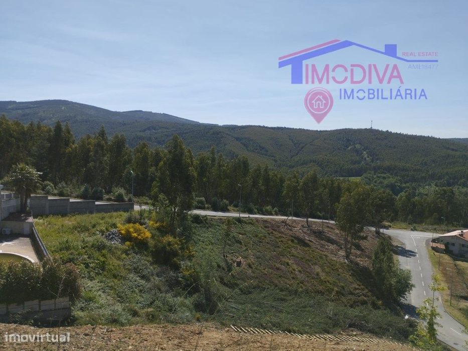 Terreno urbano com 1590m2 no centro de Castanheira de Pêra — Castanheira De Pêra E Coentral, Leiria
