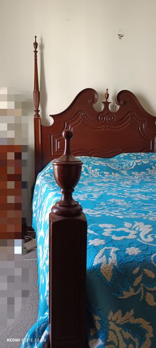 Cama casal em madeira