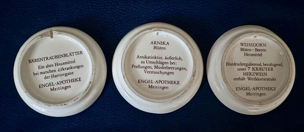 Komplet 3 niemieckich talerzyków aptecznych – Engel-Apotheke Meitingen