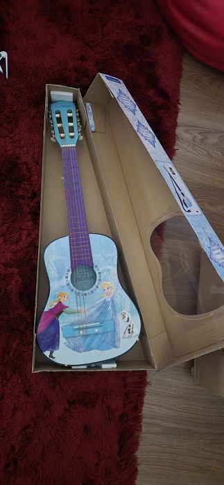 Guitarra frozen de criança