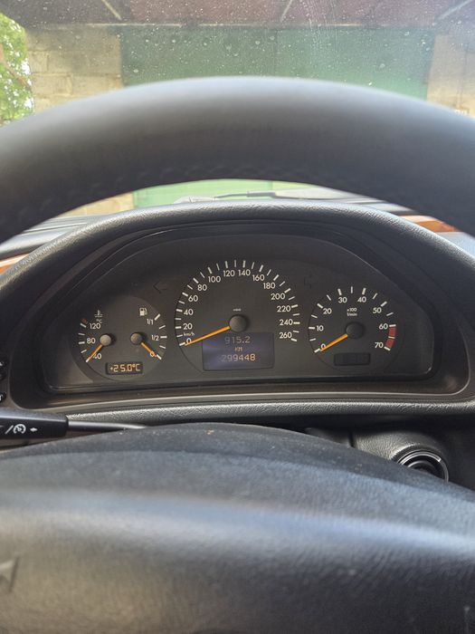 Подам своє авто w208 Clk320 Mercedes