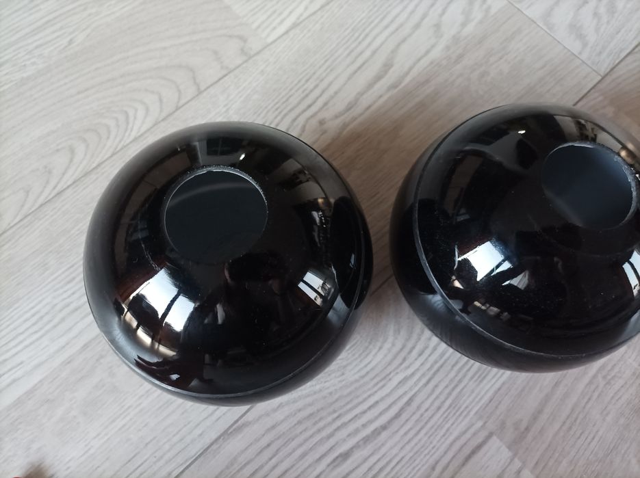 2 czarne  szklane klosze