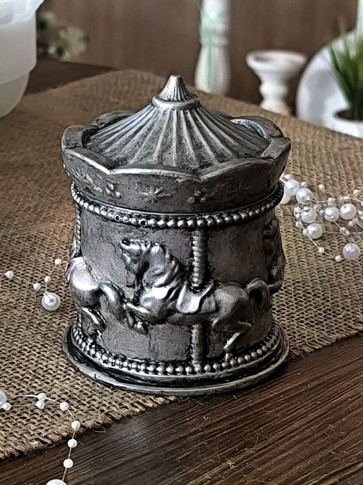 Szkatułka karuzela z końmi pudełko na biżuterię pojemnik  vintage