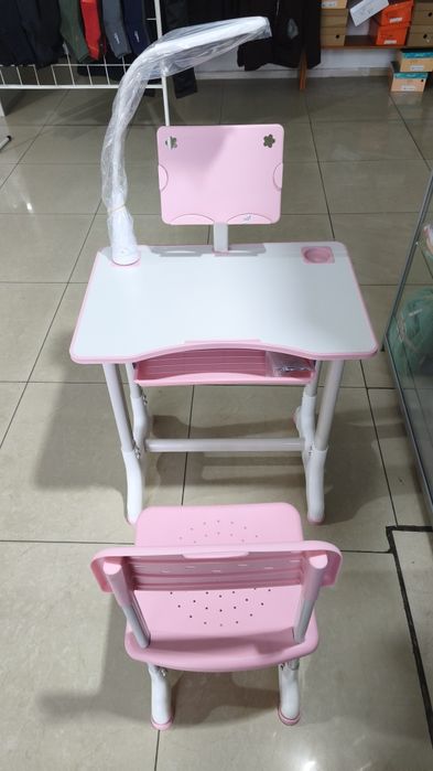 Парта столик зі стількичом растішка з лампою та підст стіл стул
