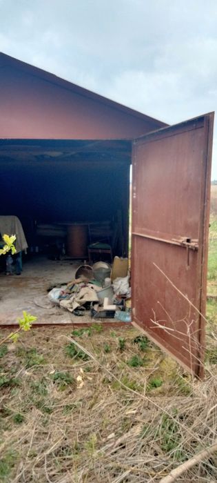 Продам металевий гараж,перероблений під дачний будинок  3 на 6 м.,висота2 м.