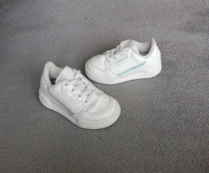 Adidas oryginalne buty sportowe adidasy wsuwane rozm 24