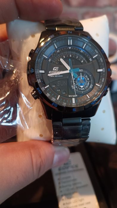 Casio Edifice Era 200DC-1A2VDR - Biały kruk. Jedyny