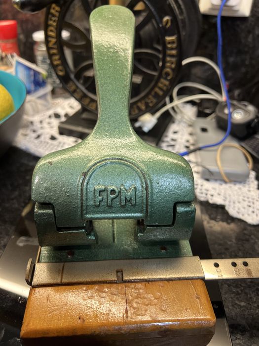 Furador base  em nadeira fpm oesa 2,5 kg