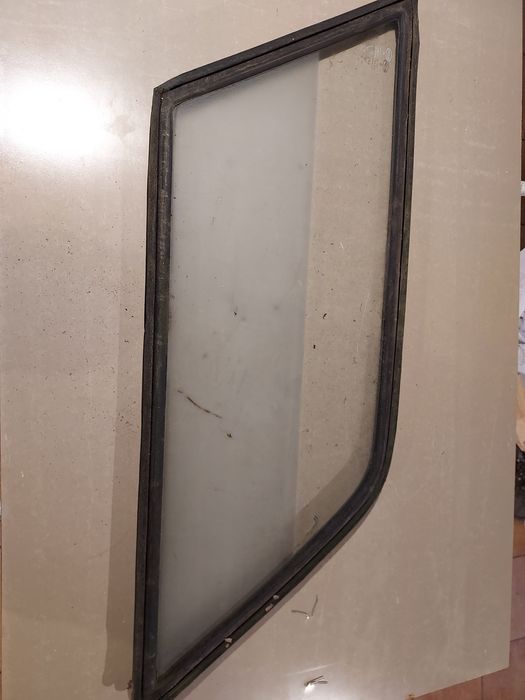 Szyba boczna fiat 125p karetka kombi